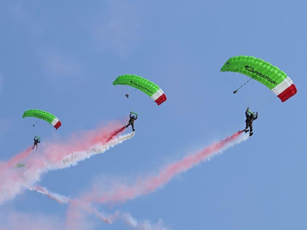 Victory Jump hingga Formasi Pesawat Tempur Angka 81 Meriahkan HUT RI di Istana