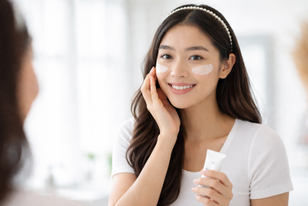 Jangan Cuma Pakai Sekali! Ini Cara Reapply Sunscreen yang Benar agar Kulit Tetap Terlindungi Sepanjang Hari