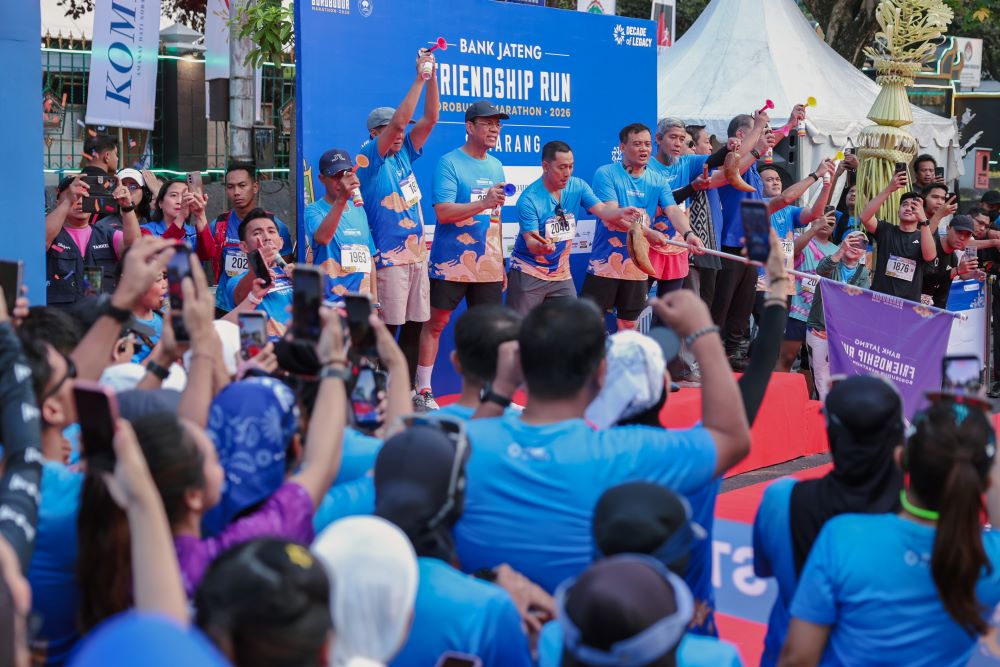 1.100 Pelari Ramaikan Bank Jateng Friendship Run Semarang
