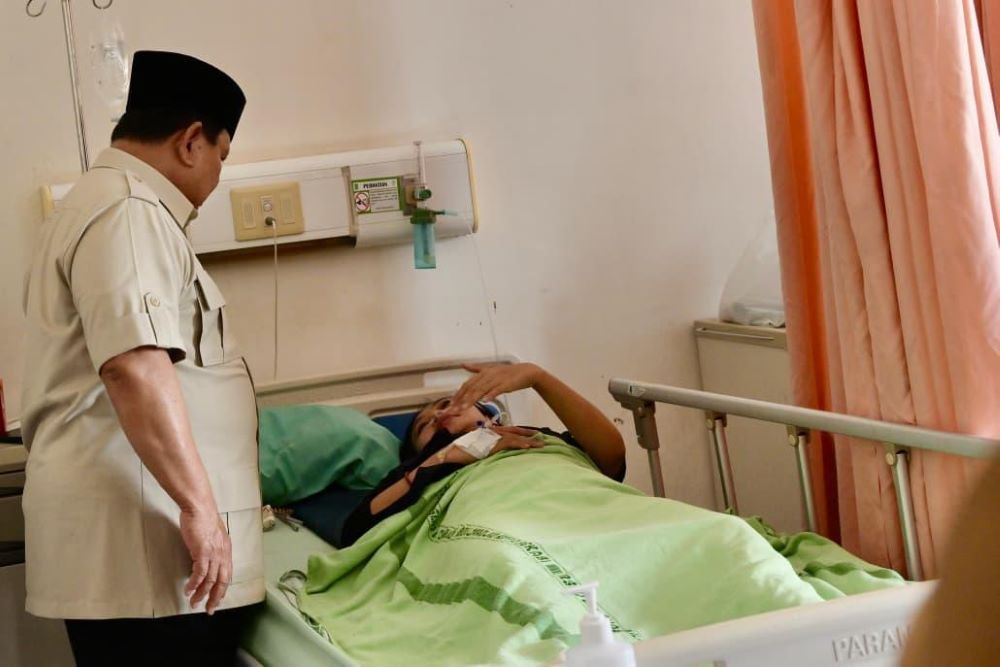 Jenguk Korban Kecelakaan KA Bekasi, Presiden Prabowo Perintahkan Evaluasi Total Sistem Keselamatan Kereta Api
