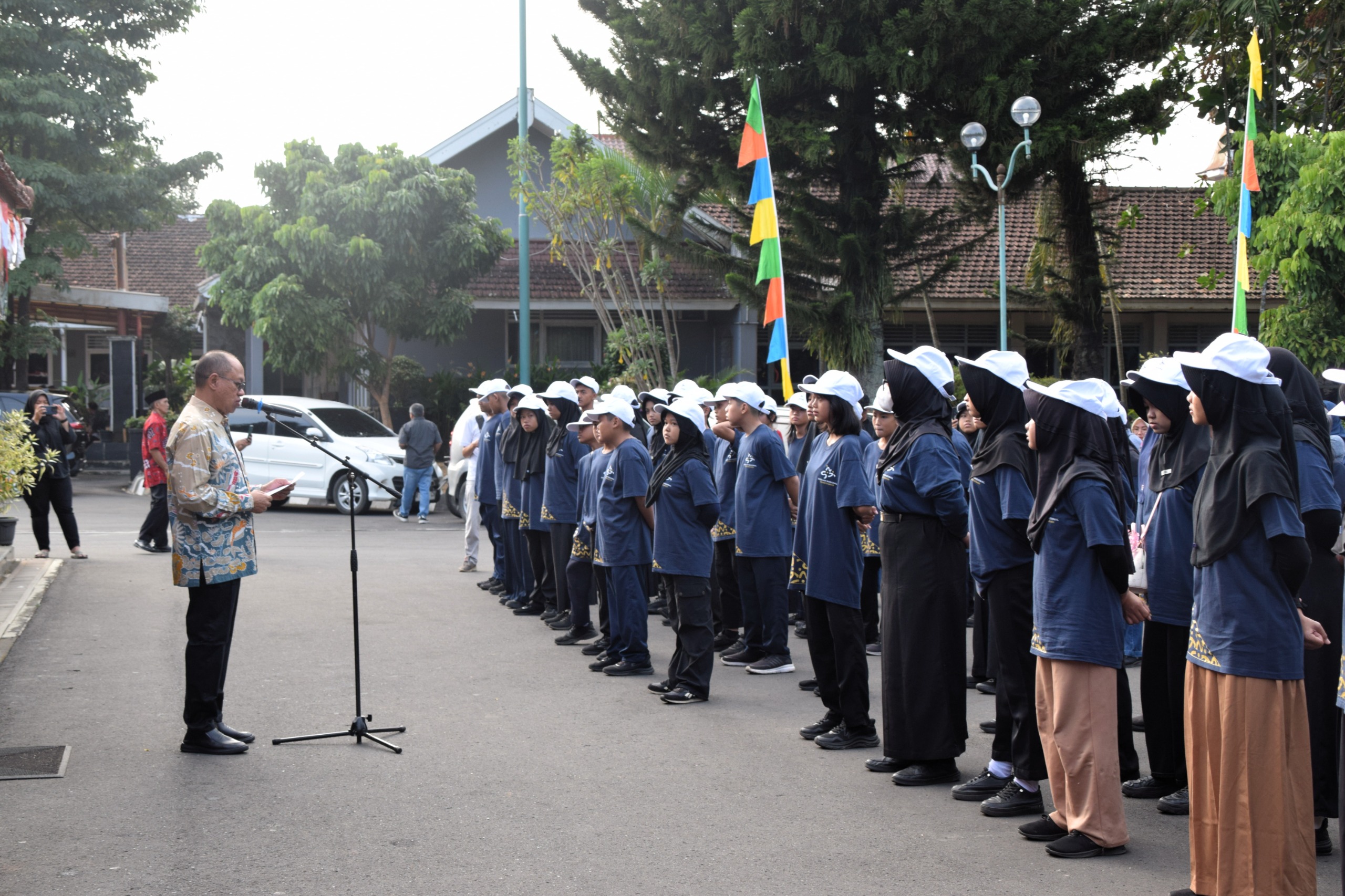 Bupati Sadewo Lepas 80 Siswa SNT 2 Banyumas ke Semarang, Awali Perjalanan Sekolah Unggulan