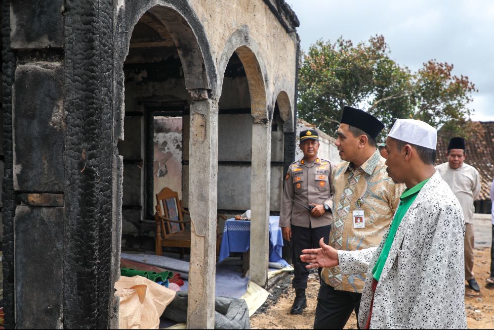 Kunjungi Masjid Terbakar di Boyolali, Gus Yasin Siapkan Dukungan Pembangunan hingga Rp3,7 Miliar