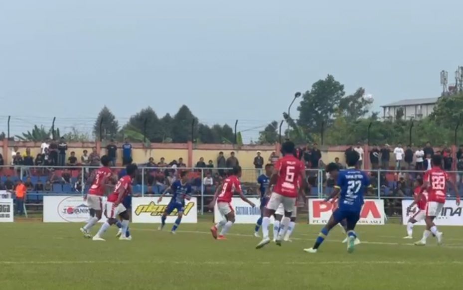 Laga Panas di GOR Satria, Persibas Bungkam Persibangga Lewat Gol Ramdin