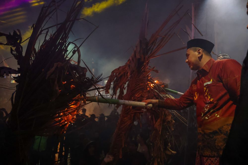 Perang Obor Jepara 2026 Kembali Membara, Ribuan Warga Padati Tegalsambi Saksikan Tradisi Warisan Leluhur